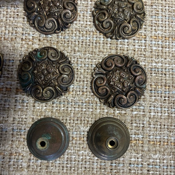 Drawer pull knobs - Picture 2 of 4